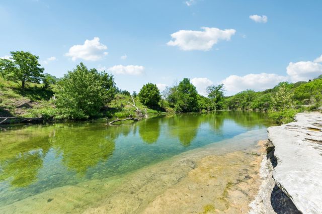 501 Oak Knob DR, Wimberley, TX 78676