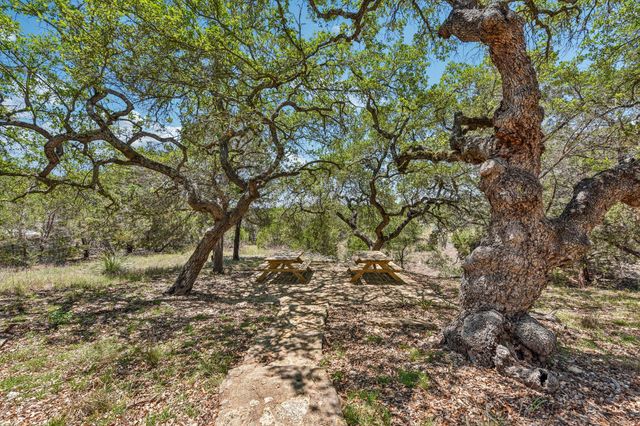 501 Oak Knob DR, Wimberley, TX 78676