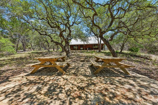 501 Oak Knob DR, Wimberley, TX 78676
