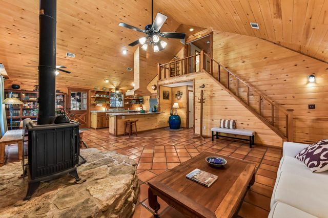 501 Oak Knob DR, Wimberley, TX 78676