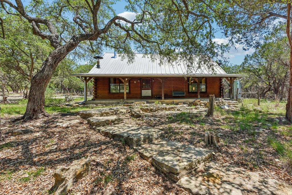 501 Oak Knob DR, Wimberley, TX 78676