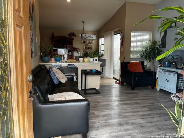 6613 Pebble Spring, San Antonio, TX 78249