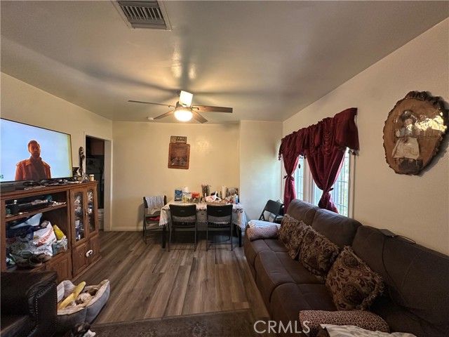 10673 Saticoy Street, Sun Valley (los Angeles), CA 91352