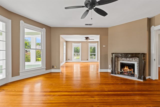 305 E Main, Henderson, TX 75652