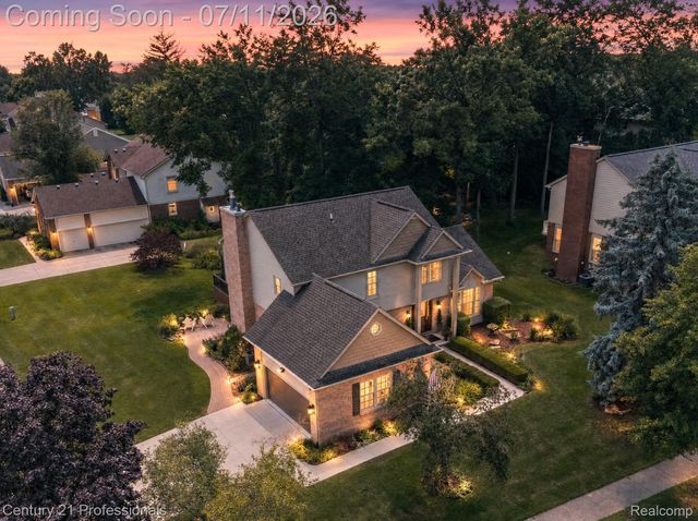 689 Woodfield Way, Rochester Hills, MI 48307