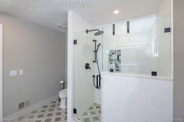 689 Woodfield Way, Rochester Hills, MI 48307
