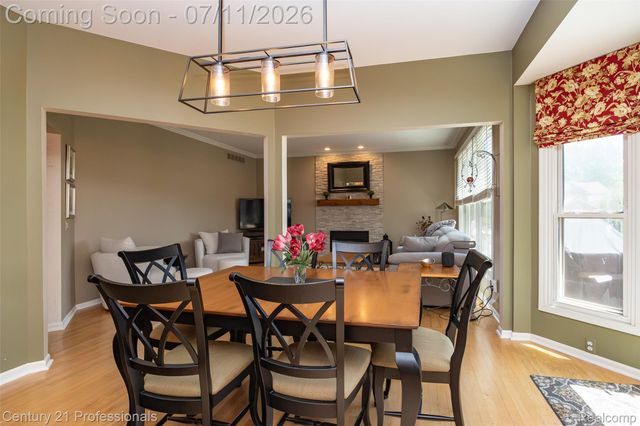 689 Woodfield Way, Rochester Hills, MI 48307