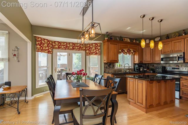 689 Woodfield Way, Rochester Hills, MI 48307