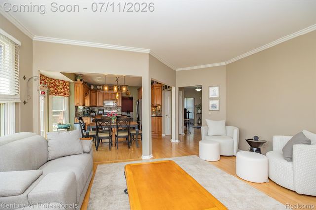 689 Woodfield Way, Rochester Hills, MI 48307