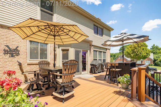 689 Woodfield Way, Rochester Hills, MI 48307