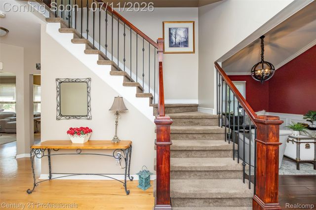 689 Woodfield Way, Rochester Hills, MI 48307