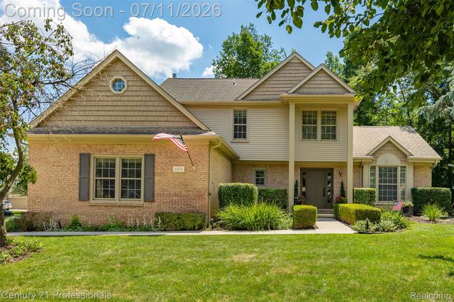 689 Woodfield Way, Rochester Hills, MI 48307
