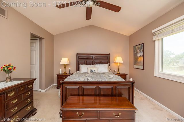 689 Woodfield Way, Rochester Hills, MI 48307