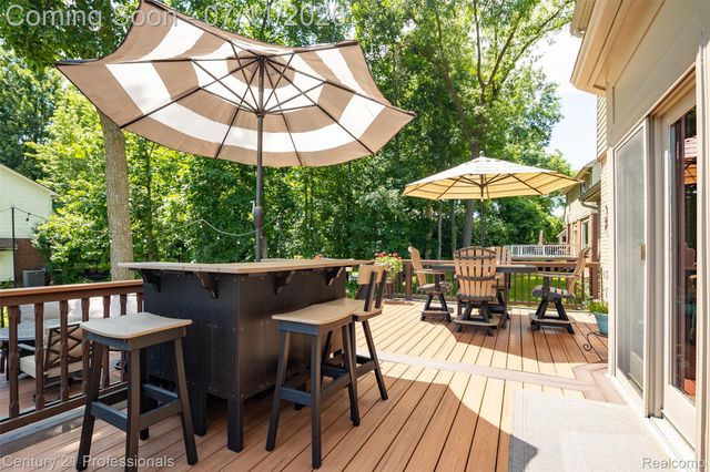689 Woodfield Way, Rochester Hills, MI 48307