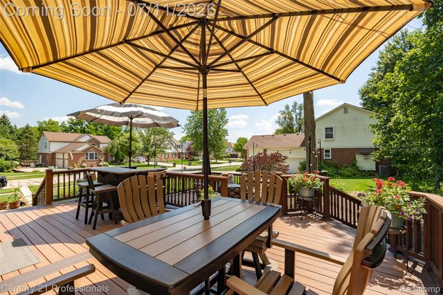 689 Woodfield Way, Rochester Hills, MI 48307