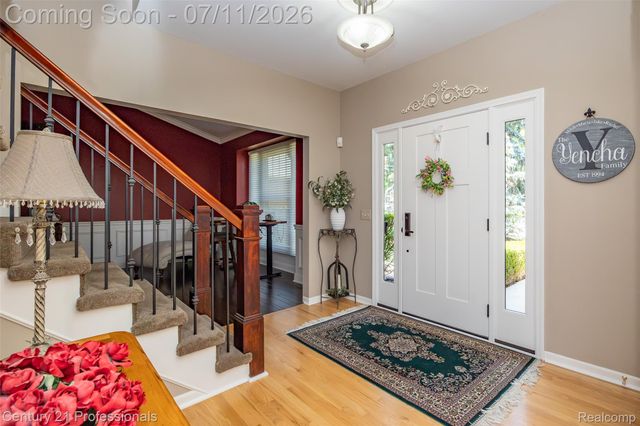 689 Woodfield Way, Rochester Hills, MI 48307