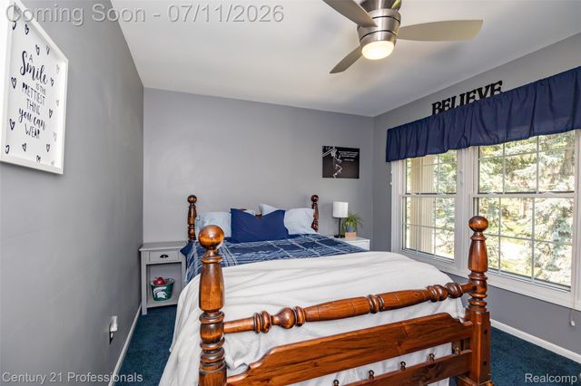 689 Woodfield Way, Rochester Hills, MI 48307