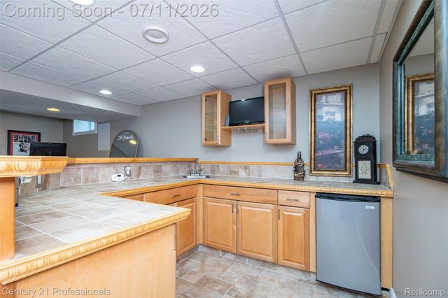 689 Woodfield Way, Rochester Hills, MI 48307