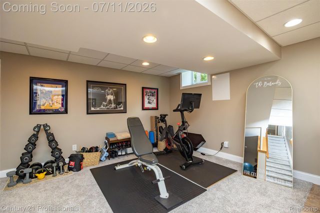 689 Woodfield Way, Rochester Hills, MI 48307