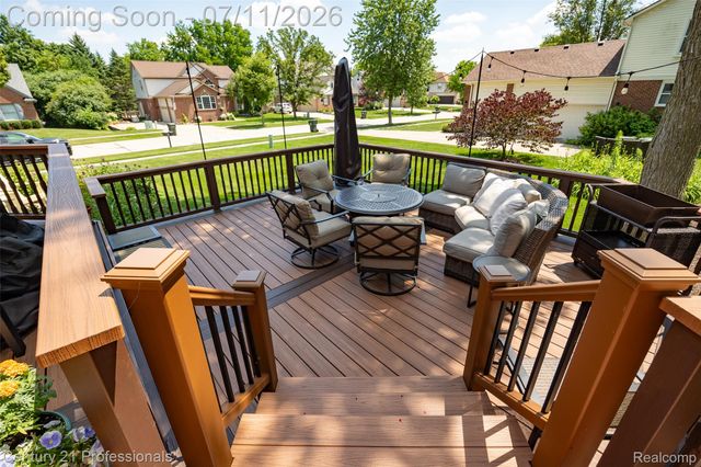 689 Woodfield Way, Rochester Hills, MI 48307