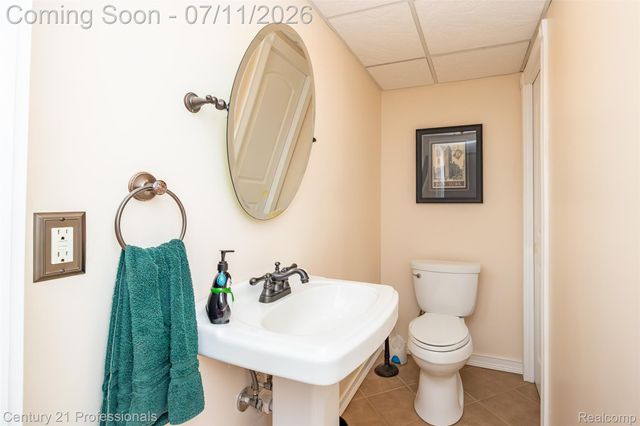 689 Woodfield Way, Rochester Hills, MI 48307