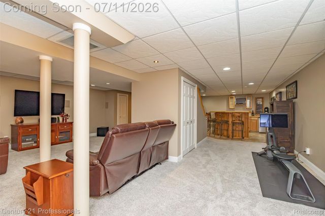 689 Woodfield Way, Rochester Hills, MI 48307