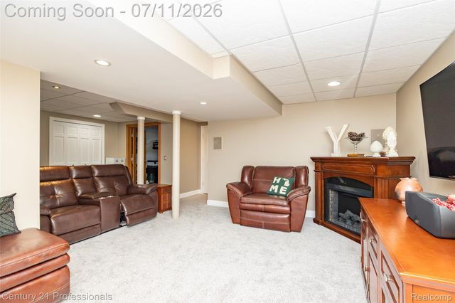 689 Woodfield Way, Rochester Hills, MI 48307
