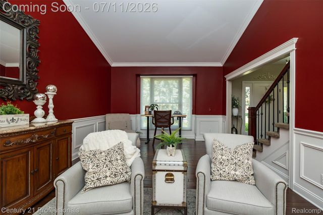 689 Woodfield Way, Rochester Hills, MI 48307