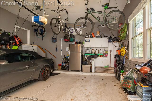 689 Woodfield Way, Rochester Hills, MI 48307