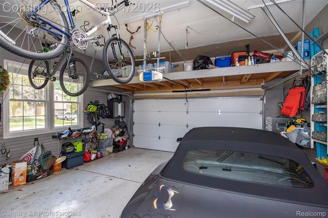 689 Woodfield Way, Rochester Hills, MI 48307