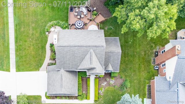 689 Woodfield Way, Rochester Hills, MI 48307