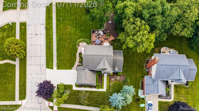 689 Woodfield Way, Rochester Hills, MI 48307