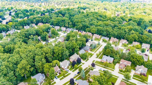 689 Woodfield Way, Rochester Hills, MI 48307