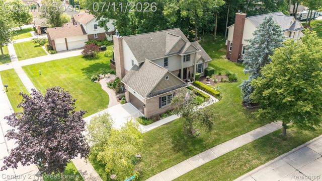 689 Woodfield Way, Rochester Hills, MI 48307