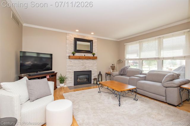 689 Woodfield Way, Rochester Hills, MI 48307