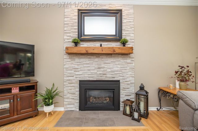 689 Woodfield Way, Rochester Hills, MI 48307