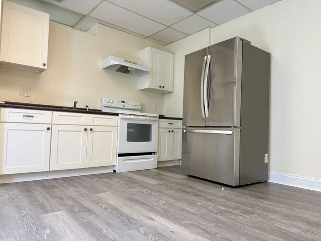 19 Central B, Norwood, MA 02062
