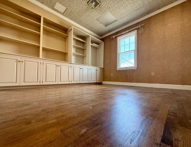 19 Central B, Norwood, MA 02062