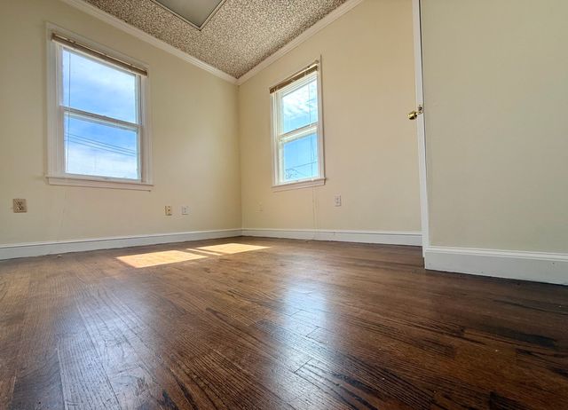 19 Central B, Norwood, MA 02062