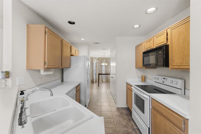 837 Applewood Drive, Cedar Hill, TX 75104