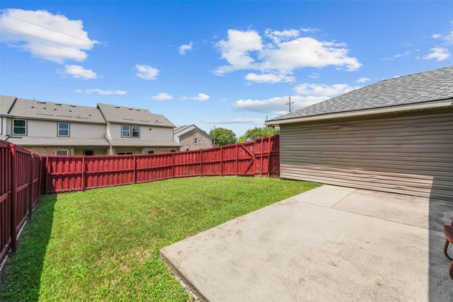 837 Applewood Drive, Cedar Hill, TX 75104