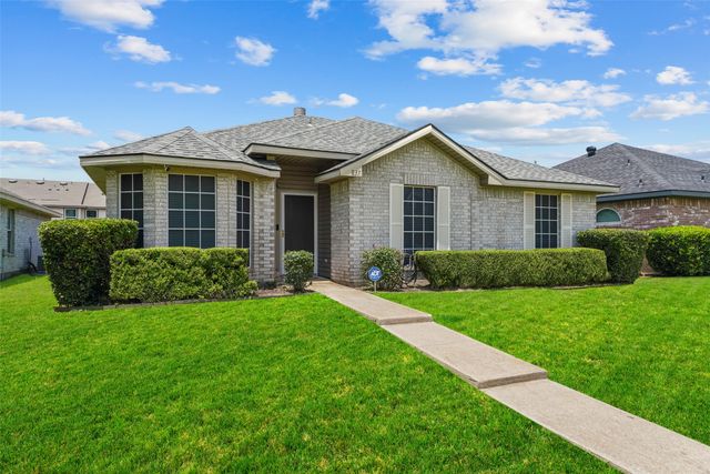 837 Applewood Drive, Cedar Hill, TX 75104
