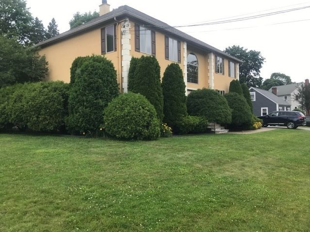 9 Myopia Rd, Stoneham, MA 02180