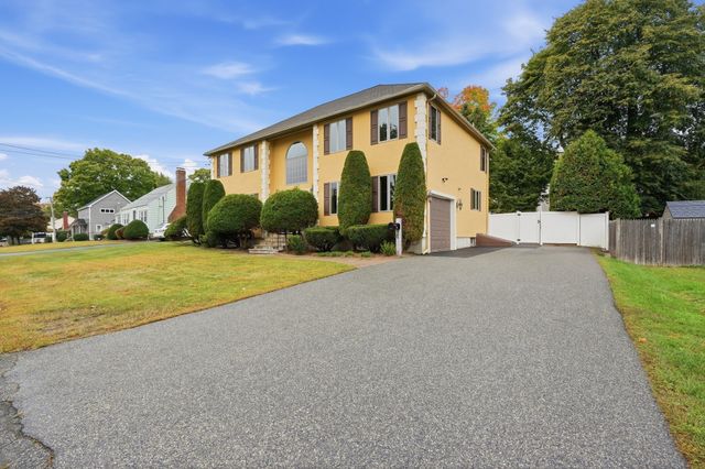 9 Myopia Rd, Stoneham, MA 02180