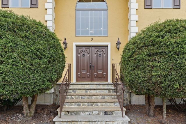 9 Myopia Rd, Stoneham, MA 02180
