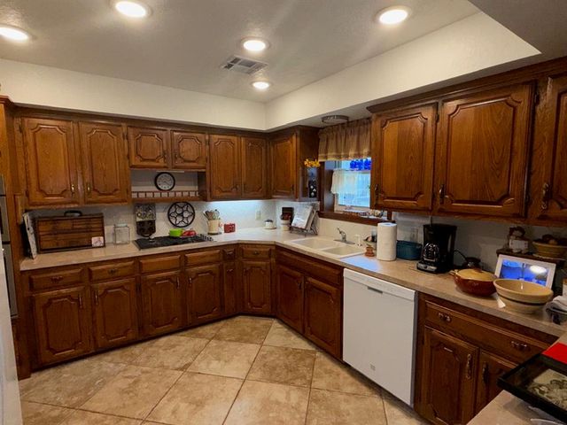 703 E 4th Street, Chandler, OK 74834