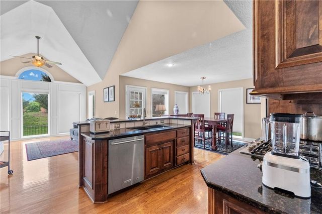 9020 N Oxford Avenue, Kansas City, MO 64157