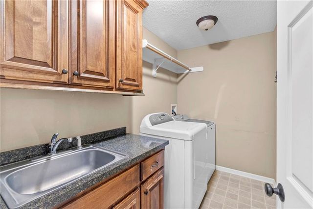 9020 N Oxford Avenue, Kansas City, MO 64157