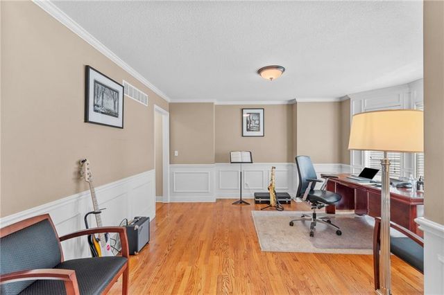 9020 N Oxford Avenue, Kansas City, MO 64157