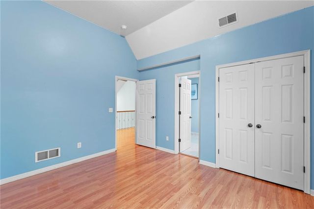 9020 N Oxford Avenue, Kansas City, MO 64157